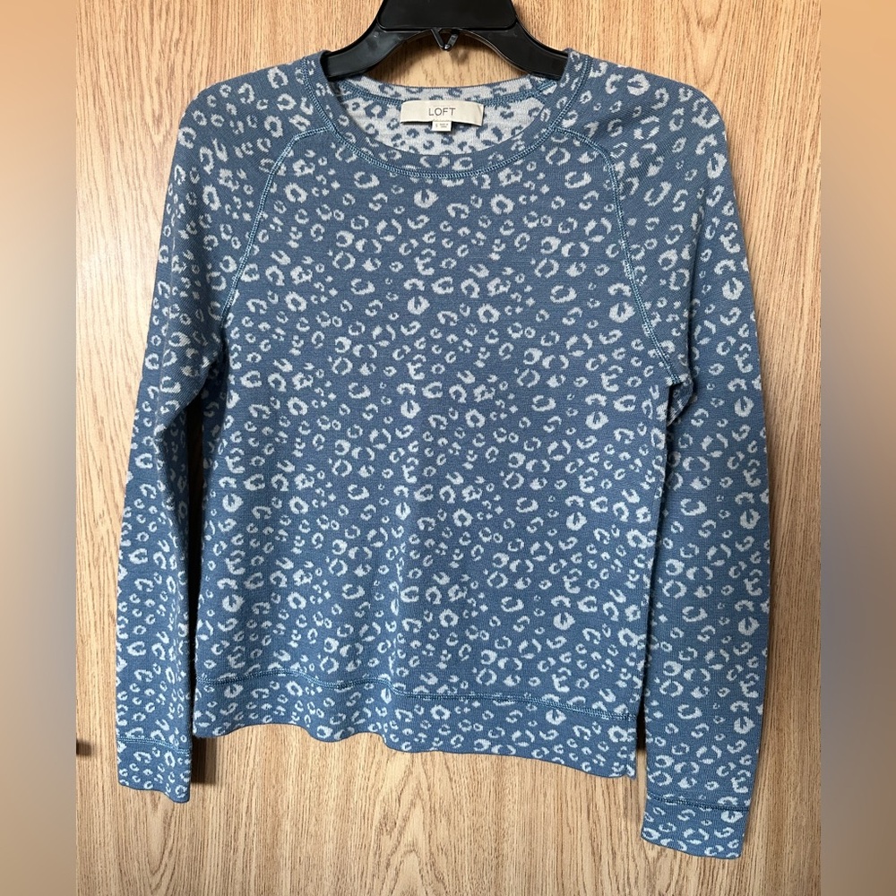 New Loft Blue/Gray Cheetah Print Casual Sweater Women’s S
